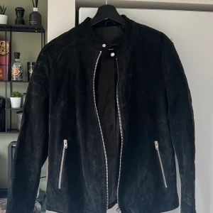Rock and Blue jacka - Svart mockajacka i äkta skinn från Rockandblue. Knappt använd och inga defekter