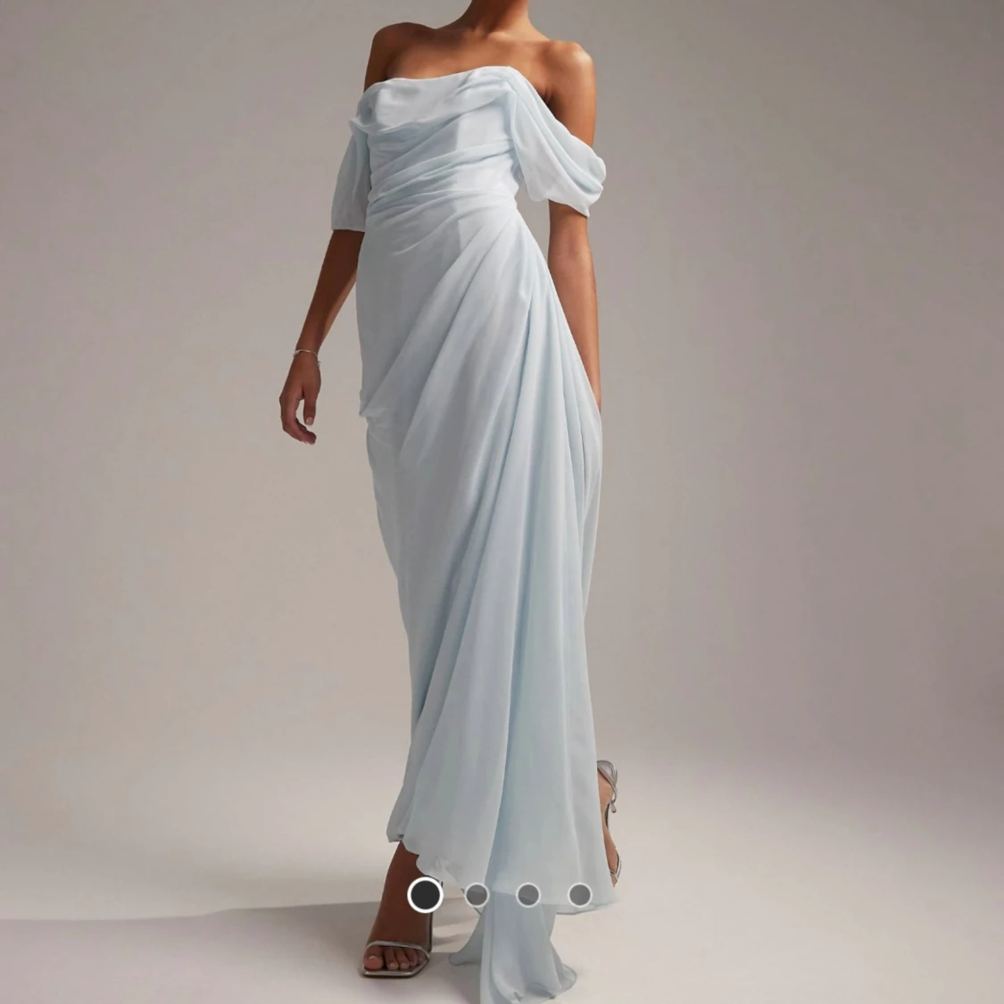 Blå off the shoulder klänning