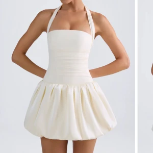 oh polly klänning  - helt ny med kapparna kvar perfekt till studenten  skriv om du har frågor ⭐️⭐️