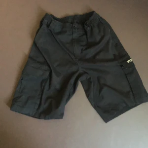 Sour shorts  - Lite slitna 