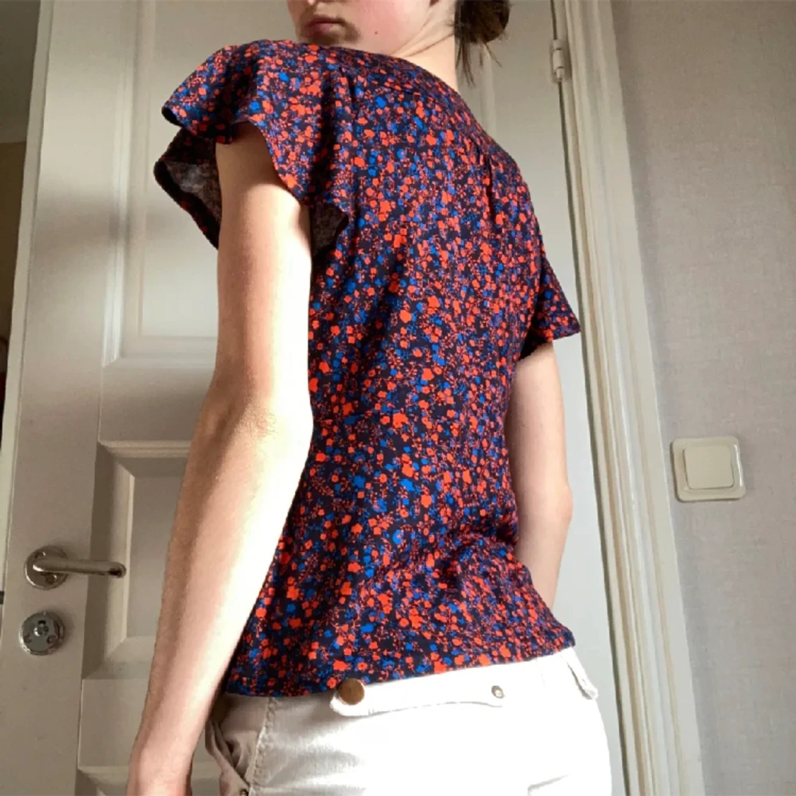 Blommig v ringad blus - 91