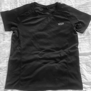 Tränings Topp - Active Sportswear♡ Storlek 170/≈M♡ Skicka gärna prisförslag ♡ Frågor? Kontakta mig, svarar snabbt ♡