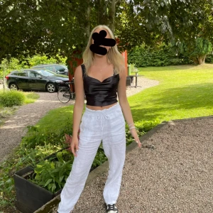 Linnebyxor  - Chelsea linnebyxor, som är i bra skick inte användt många gånger alls. Har storlek S på dem🤗🫶🏻perfekt nu inför sommaren 🥰