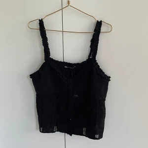 Svart linne från zara - Svart linne från zara som inte kommer till användning💘💘aldrig använd, pislapp kvar 