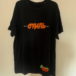 Heron Preston-Graffiti Logo - Använd men i gott skick. 