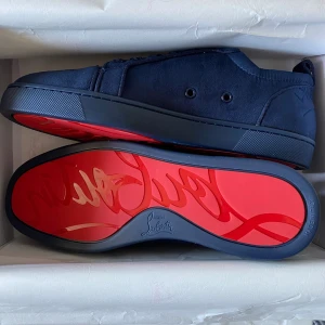 Christian Louboutin skorna *new* - Loubs har också påse Christian Louboutin till dem jätte bra kvalitet skriv dm om ni vill prata om priset eller mer foto