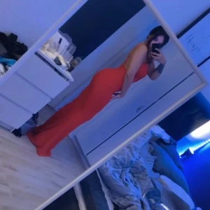 Bal/ fest klänning - Använd 2 gånger  Storlek S/M 