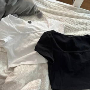 Toppar - Svart och vitt topp säljer båda för 40 Och 25kr styck! Aldrig använda