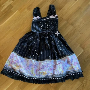 Klänning  - Köpt på Kawaiistore och i fint skick. Säljer många fler!
