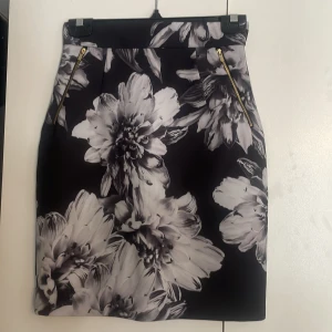 Kjol - Fin fin kjol. Använd ett fåtal gånger. I nyskick