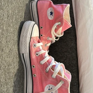 Converse skor storlek 35 - Fina i mycket bra skick Converse skor storlek 35. Innermått 22.5cm