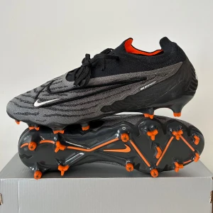 Nike Fotbollsskor - Nike Phantom GX Elite FG 🕷️Helt nya med låda och skopåse kvar! En populär modell som inte tillverkas längre🤩🙌 Hör av dig vid minsta lilla fundering ⚽️
