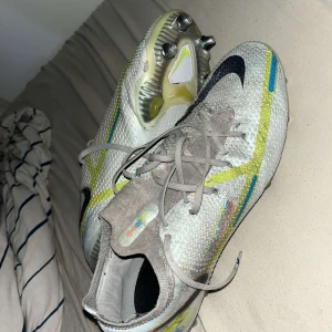 Nike phantom  - Ett par väldigt bekväma Nike phantom skor i bra kvalitet.