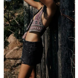 ZARA JEANS  - Nu säljer jag mina helt oanvända zara short. Köptes i januari och är aldrig använda. Finns inte heller kvar på zaras hemsida. Och prislappen sitter kvar. Priset kan självklart diskuteras 🥰