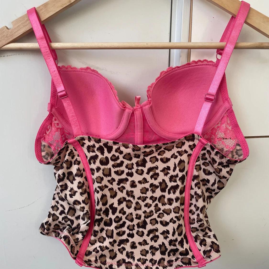 Leopard, rosa korsett  - 90