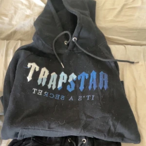 Trapstar dress - Tja säljer min trapstar dress då den är för lite en nu 