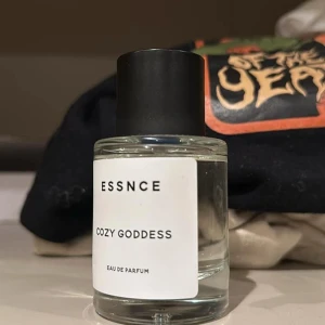 Essnce cosy godess - Använd några gånger men finns mycket kvar. 