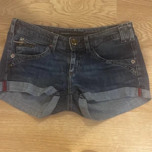 Miss sixty jeans shorts  - Intressebolag på mina Miss sixty shorts