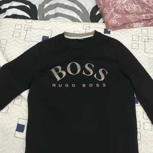 Hugo boss tröja storlek s - Hej säljer min tröja som jag har använt i ca 12 gånger 