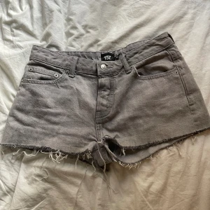 Jeansshorts - Jättefina grå jeanshorts. Pris kan diskuteras🤗