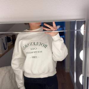 Säljer denna sweatshirt, från Nelly Använd men i fint skick 