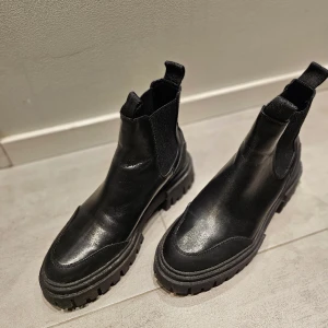 Zara boots stl.38 - Använda 1 gång.