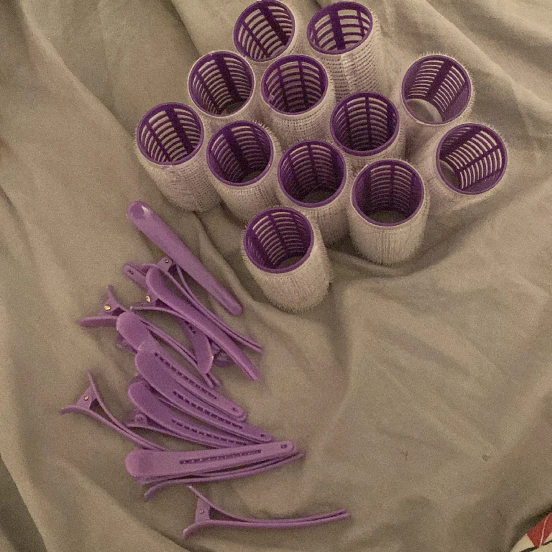 12 Stora hårrullare med 12 klämma för lockiga frisyrer.