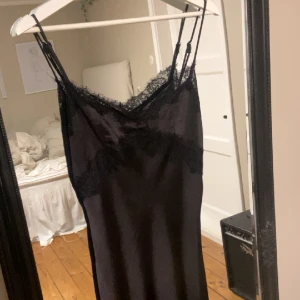 Söt spets klänning  - Aldrig använd 
