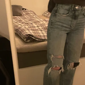 Gina tricot jeans  - Gina tricot jeans i ljusblå färg. Storlek 34. Bra skick