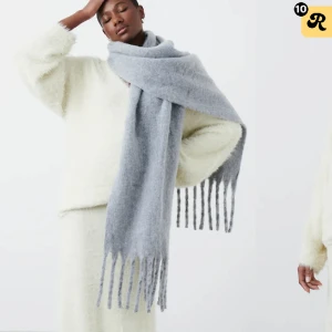 Halsduk - Säljer denna halsduk då ja inte tycker att ja passar i den, ändats provad 