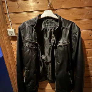 Bikerjacka - Vintage bikerjacka utan några defekter 