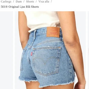 501 levis - 501 levis shorts, säljer då de var för stora. Första bilden är lånad och i en ljusare färg. Det står storlek 25 men de är i några storlekar större än så. Alla lappar kvar. Nypris=549. Pris går att diskutera💖💖