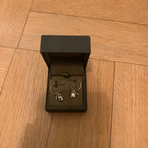 Örhängen  - Så söta örhängen från Edblad, aldrig använda