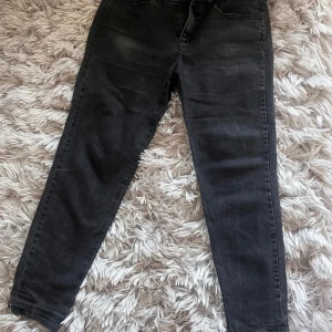 svarta byxor - i bra skick