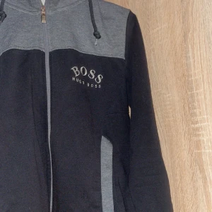 Hugo Boss kofta - Fin hugos boss kofta som inte säljs längre, storlek S