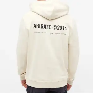 Säljer min arigato hoodie för den inte kommer till andvändning. Ordinariepris runt 1 500kr. Pris kan diskuteras! Inga fläckar.