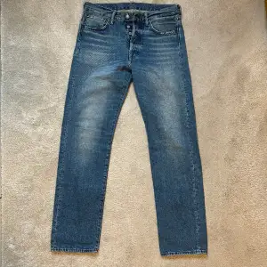 Acne jeans i modellen 1996 i storlek 31/32. Extremt snygga men tyvärr har de blivit för små för mig. Måttligt använda, inga skador eller hål på plagget. Pris kan diskuteras. Nypris i butik, runt 3000 kr. Kan mötas upp i Stockholm