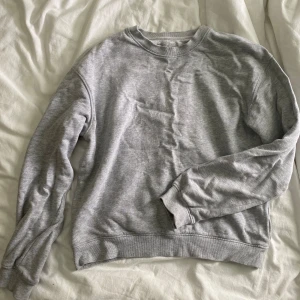 Sweatshirt  - Sweatshirt från Cubus i jättebra skick
