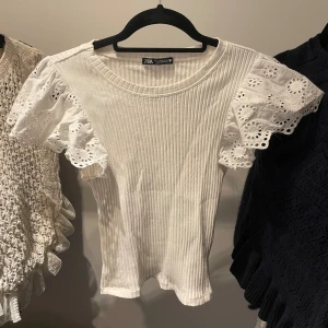 zara tröja  - jätte fin tröja från zara som aldrig har använts, pris kan diskuteras 
