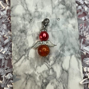 Röd/orange lyckoängel - Röd/orange lyckoängel.