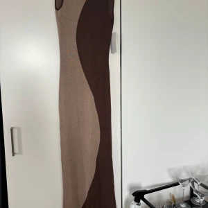 Långklänning - Aldrig använd, prislapp kvar, köpt från NA-KD