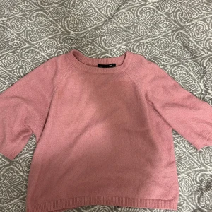 Trekvartsärmad stickad tröja  - Super snygg tröja från lager 157 endast använd fåtal gånger💕