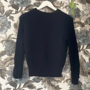 Svart tjocktröja,stickad  - Använd runt 5-10 gånger