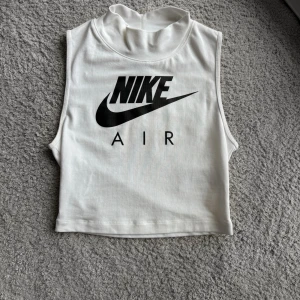 Nike top  - Nike top, använd 1 gång. Stl XS