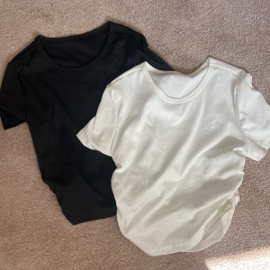 T-shirt - 2 T-shirtar i helt nytt skick, scrunch på sidan 