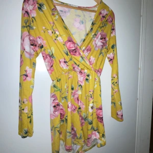 Långärmad playsuit  - Bra skick ✨