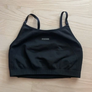 Gymshark sport-bh - Endast provad ”Flex strappy sports bra” från gymshark i stl S🖤 nypris 449kr