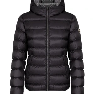 Svart colmar jacka - Säljer denna superfina colmarjackan som knappt ser använd ut, den är i stl xs och skulle kunna gå ner lite i pris vid snabb affär🤍🤍