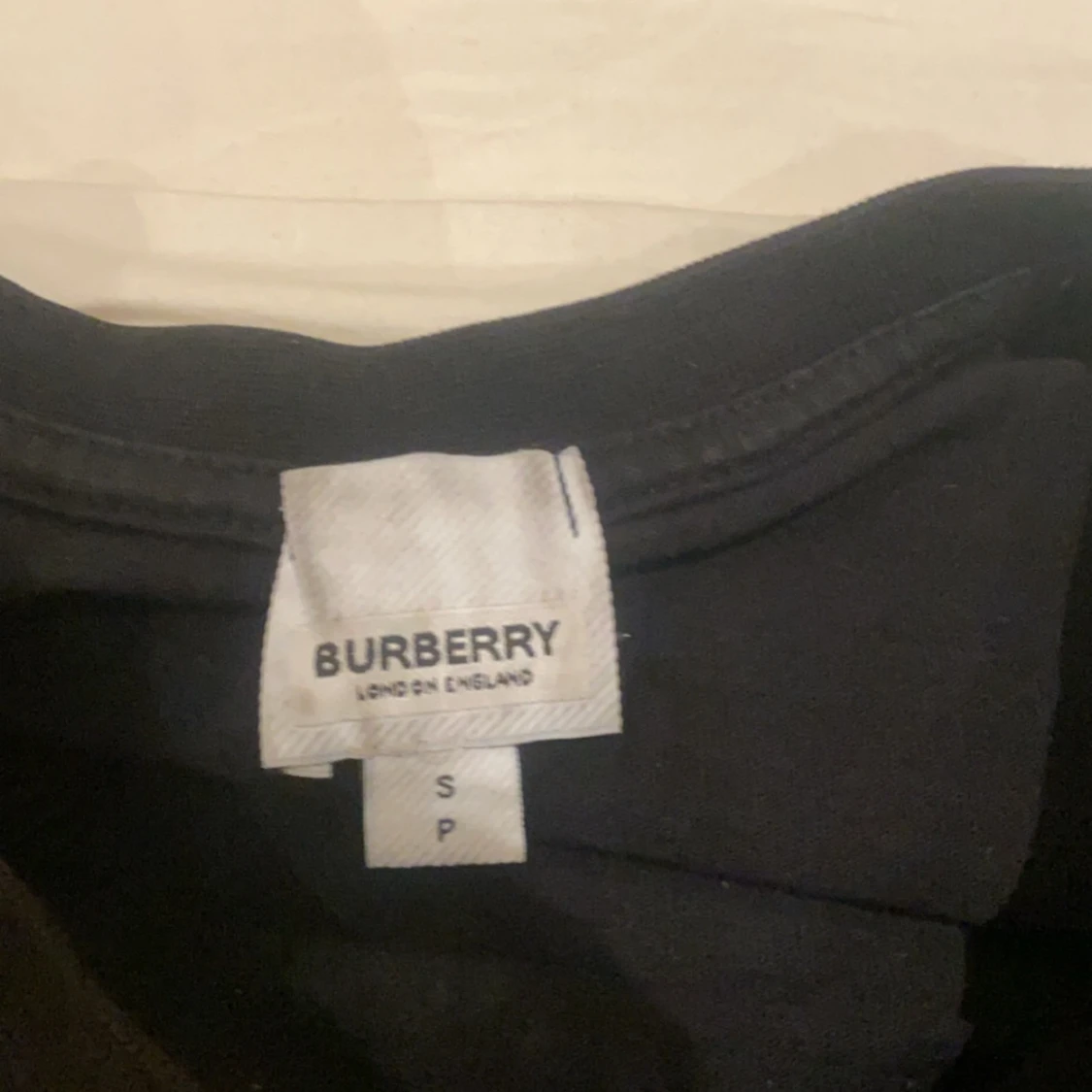 En burbery t-shirr - 90