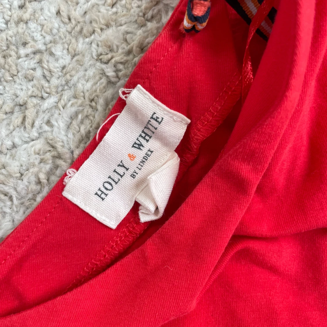 Röd V-ringad tröja - 90